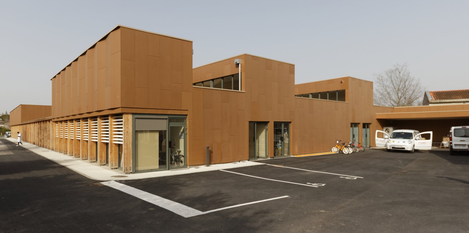 Gymnase et ateliers de l’ASEI, equipements publics à 1 bis rue du Bac, 31520 Ramonville-Saint-Agne — Arche Studio, architecte à Toulouse